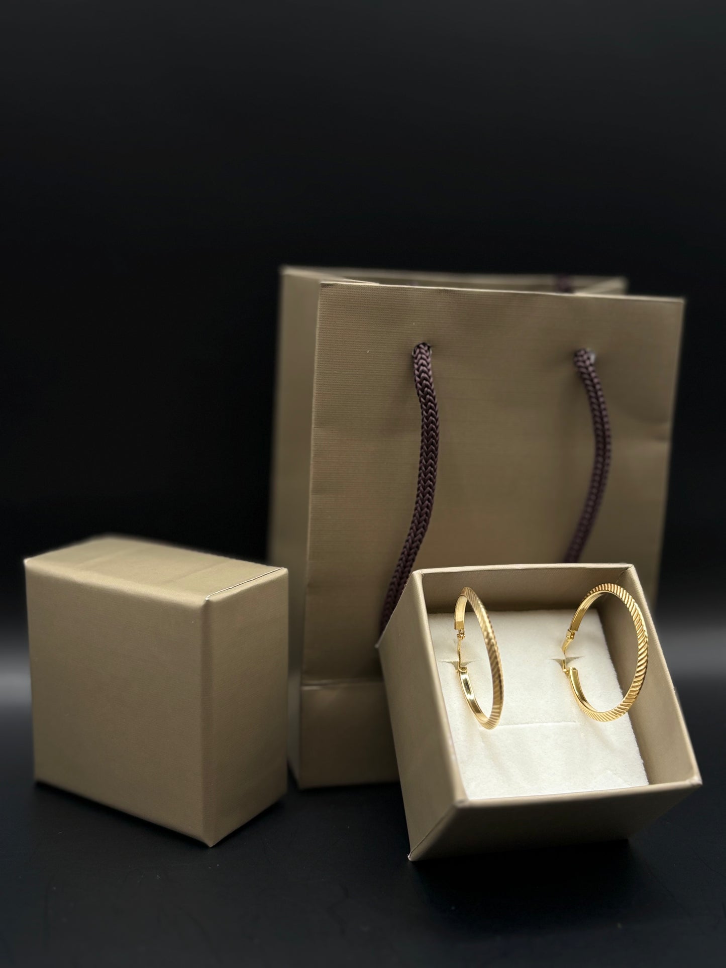 Orecchini a cerchio con motivi in argento sterling 925, placcati oro