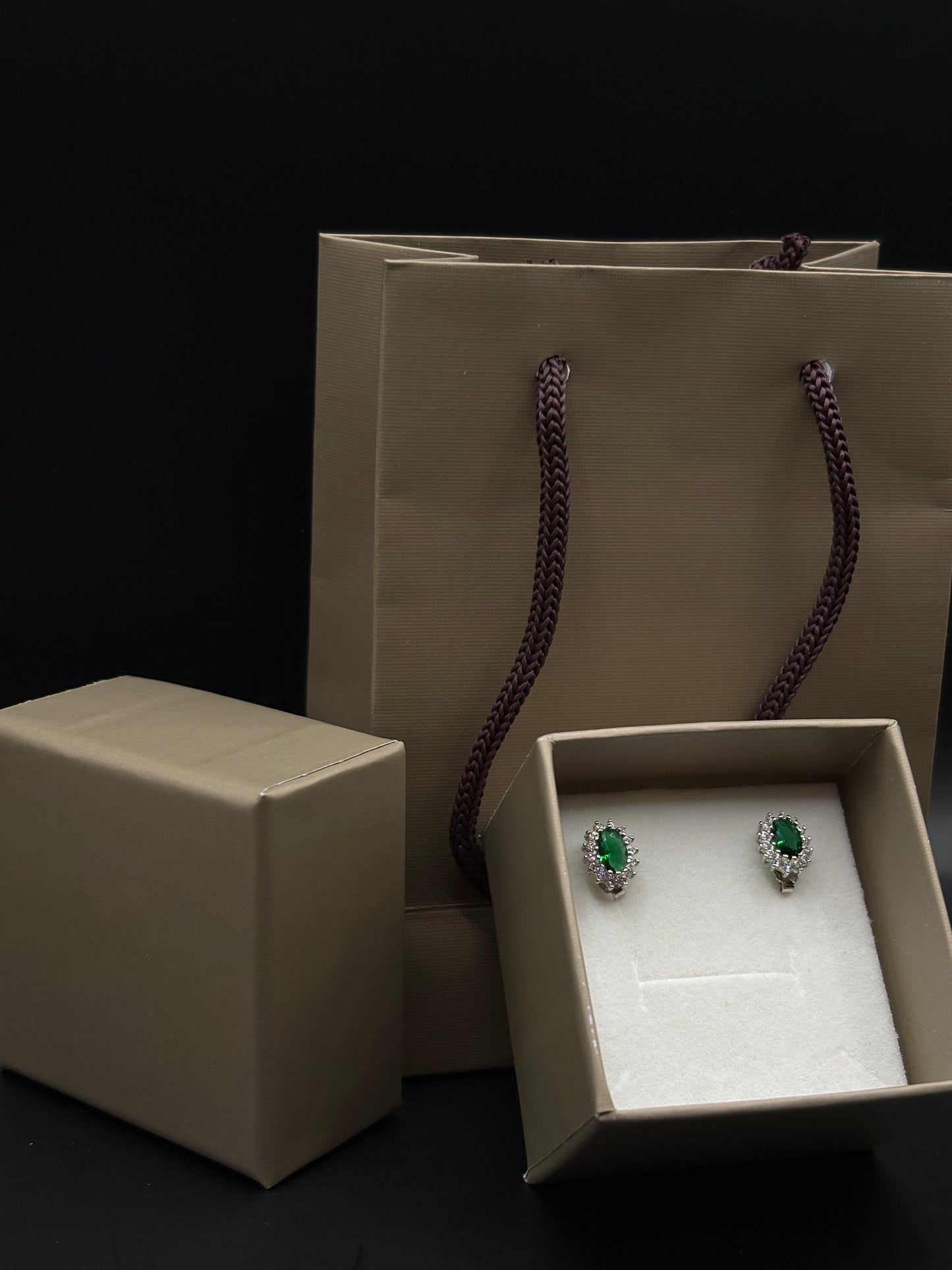 Elegante Zirkonia Steckerohrringe