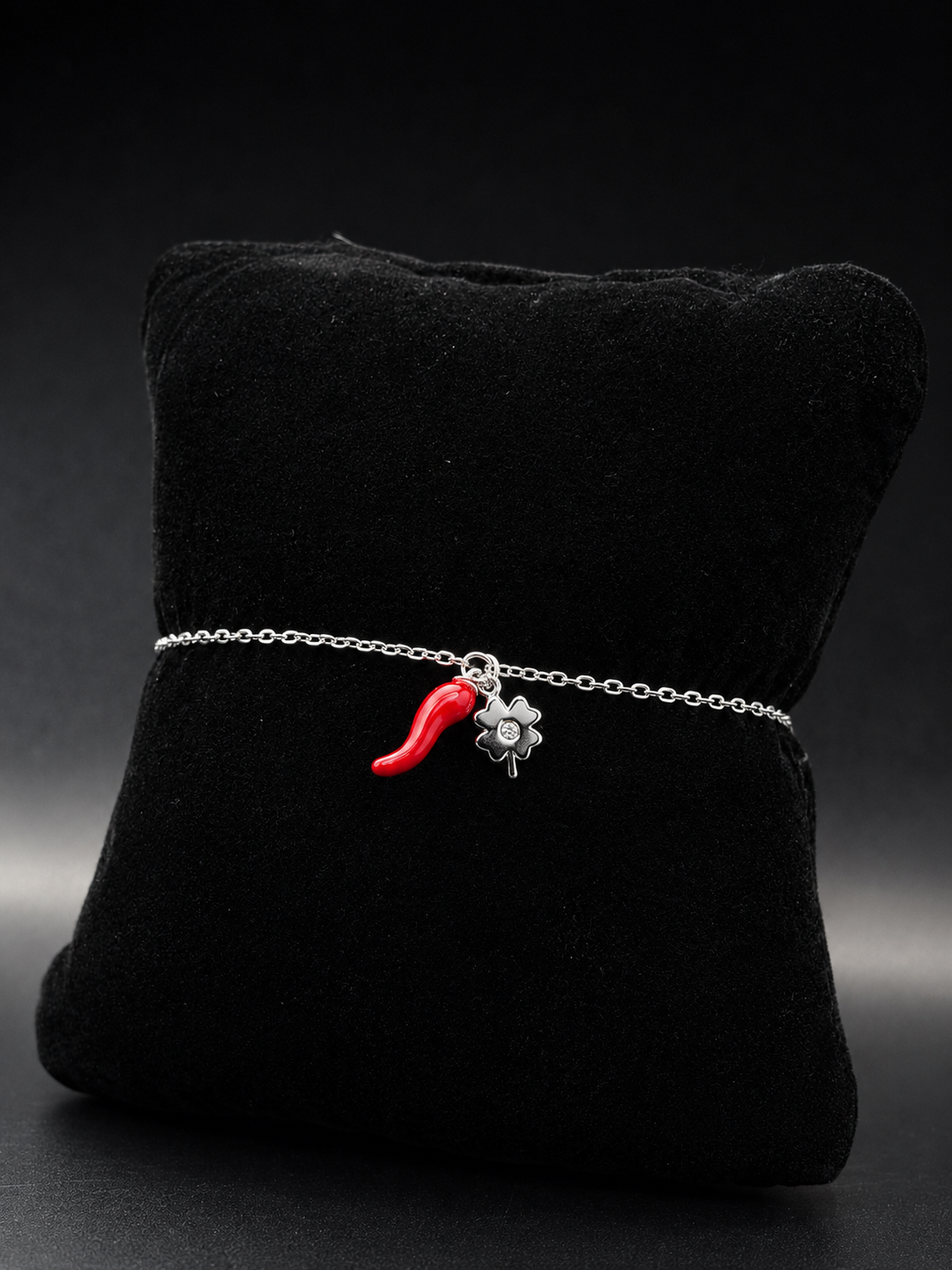 Elegant lucky bracelet made of 925 sterling silver with clover zirconia & red charm