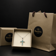 Kreuz Halskette aus 925 Silber mit grünen & weißen Zirkonia