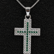 Kreuz Halskette aus 925 Silber mit grünen & weißen Zirkonia