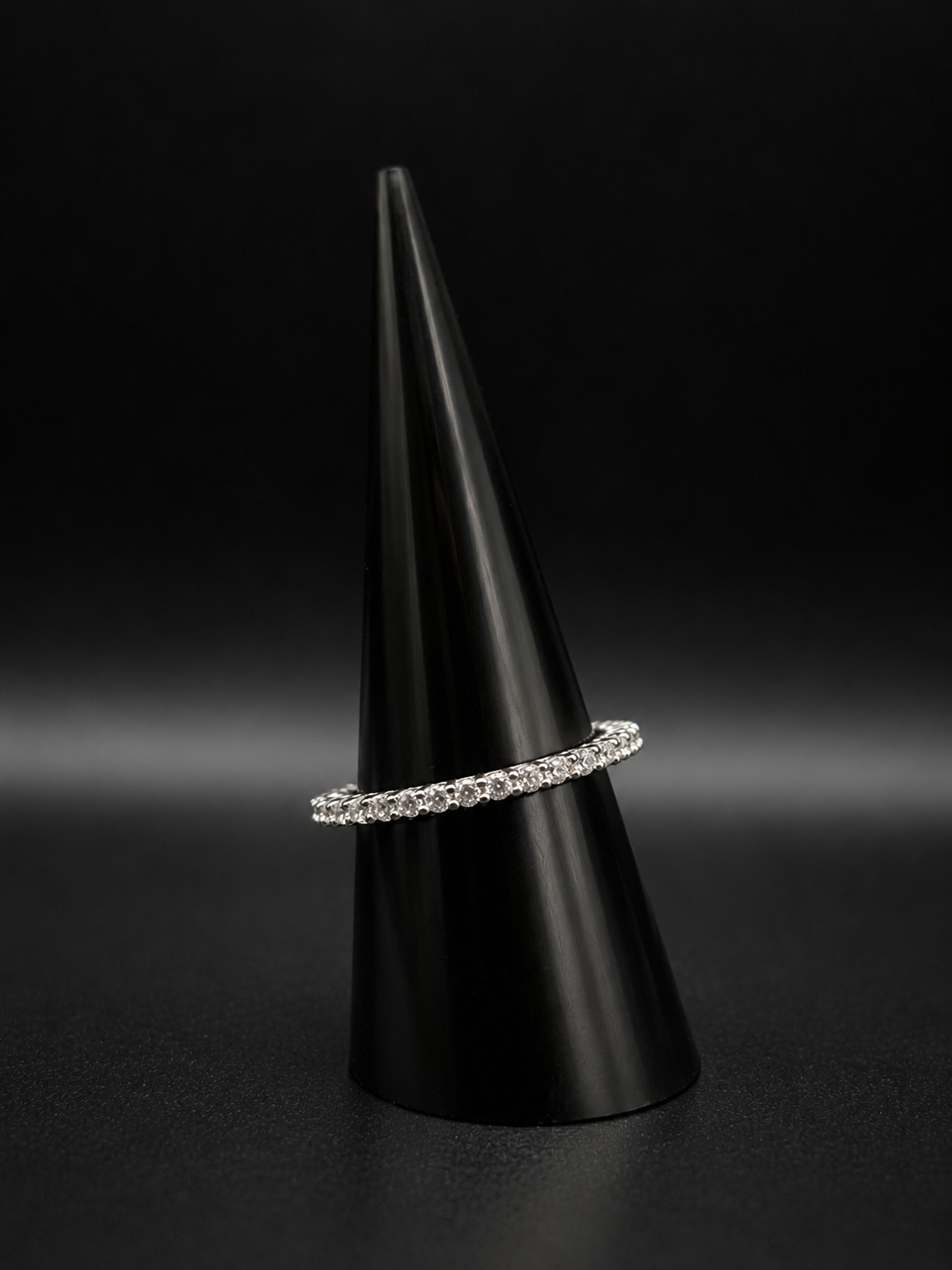 Eleganter Eternity Ring aus 925 Sterling Silber mit funkelnden Zirkonia