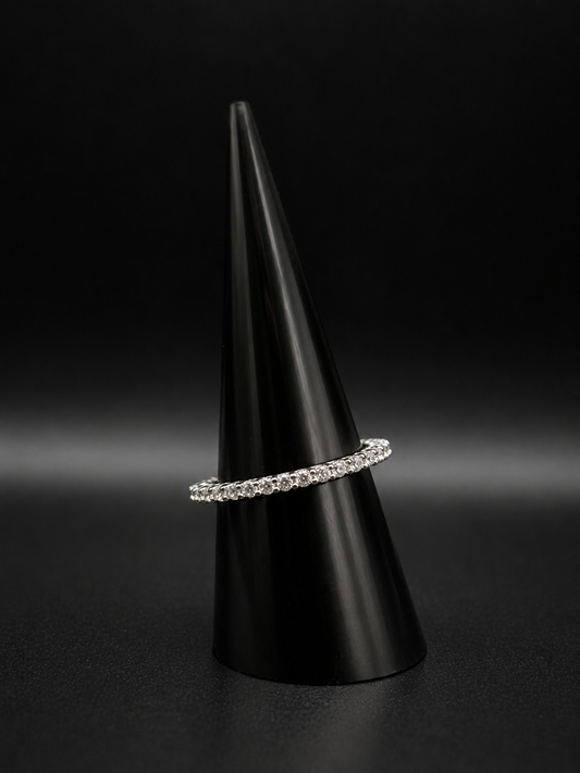 Eleganter Eternity Ring aus 925 Sterling Silber mit funkelnden Zirkonia