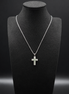 Kreuz Halskette aus 925 Silber mit grünen & weißen Zirkonia