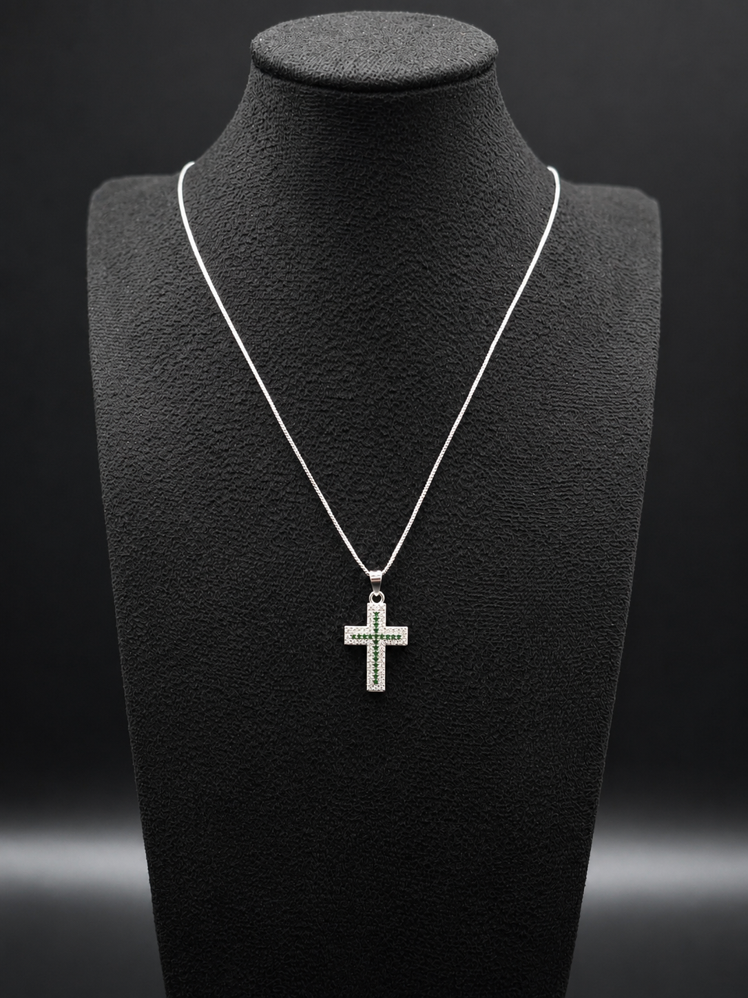 Kreuz Halskette aus 925 Silber mit grünen & weißen Zirkonia