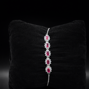Élégant bracelet en argent avec des pierres roses ovales