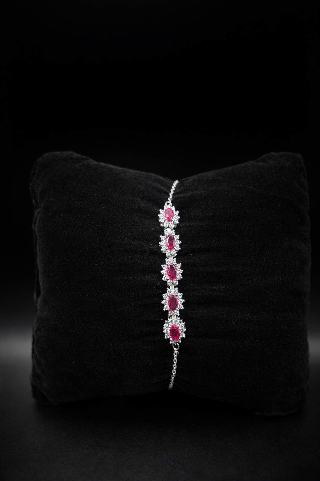 Elegantes Silberarmband mit ovalen pinken Steinen