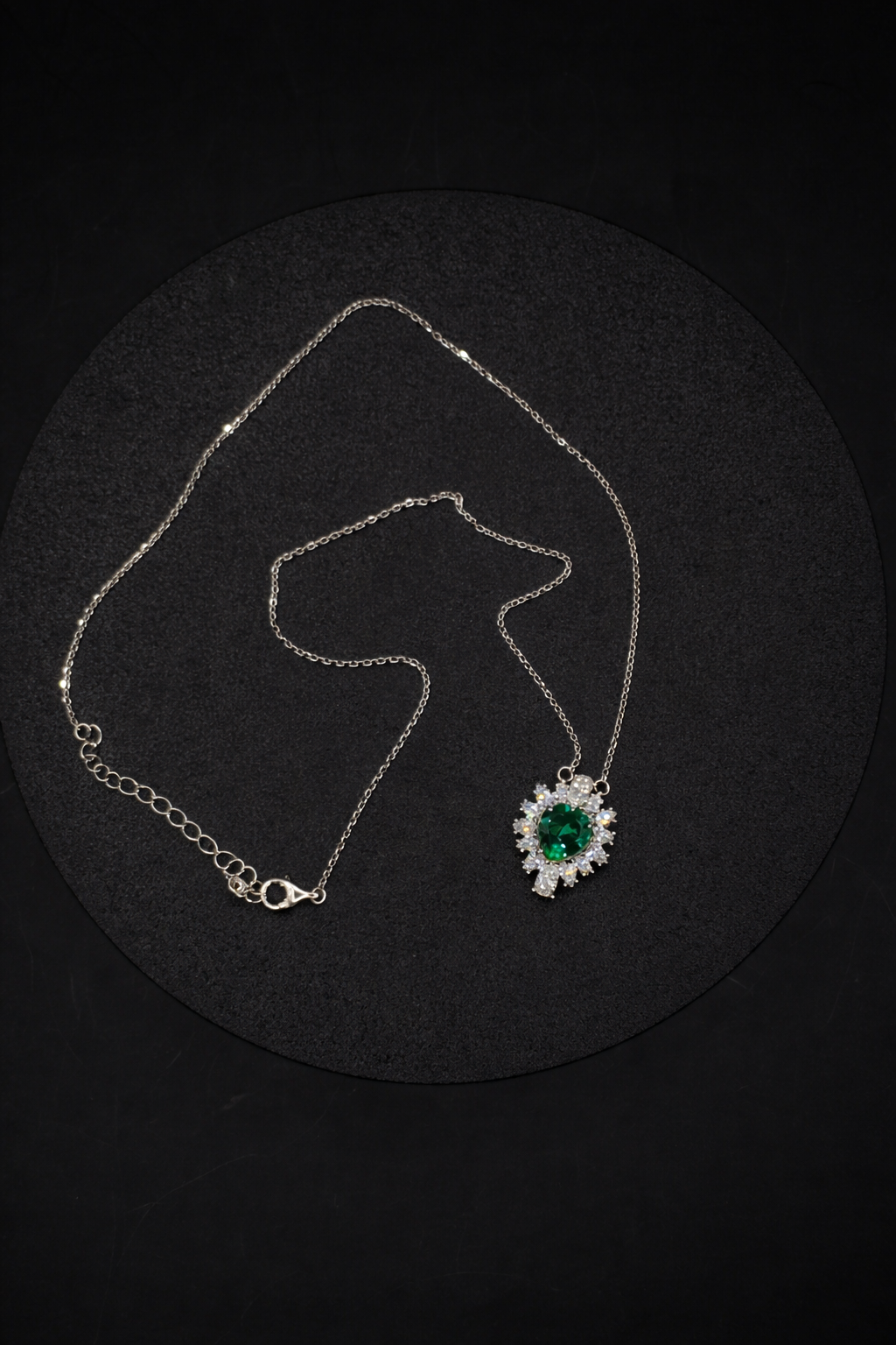 Collana in argento con ciondolo a cuore e zircone verde, realizzata in argento sterling 925 