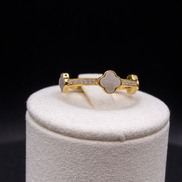 Anello in argento placcato oro realizzato in argento sterling 925 