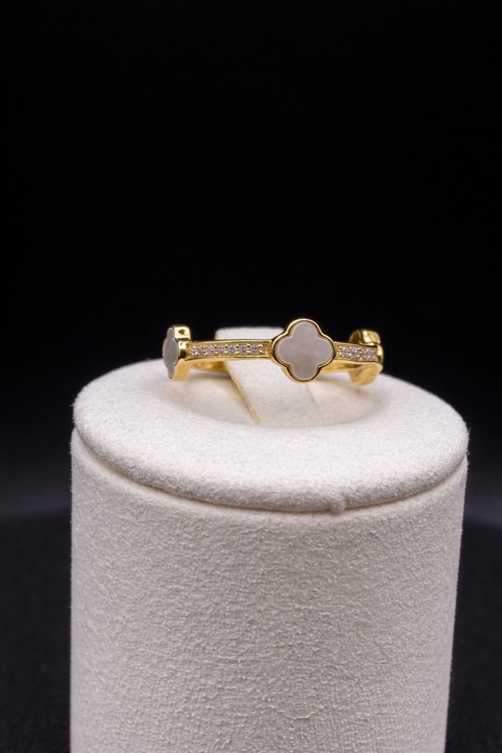 Anello in argento placcato oro realizzato in argento sterling 925 
