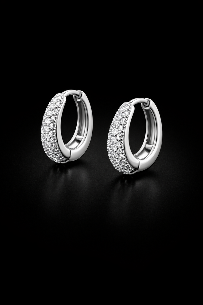 Delicati orecchini a cerchio in argento sterling 925 con zirconi bianchi