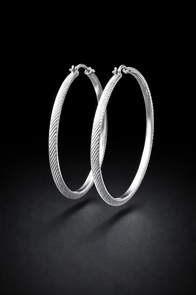 Orecchini a cerchio dalla texture fine in argento sterling 925