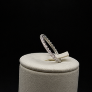 Élégante bague éternité en argent sterling 925 ornée d'oxydes de zirconium étincelants