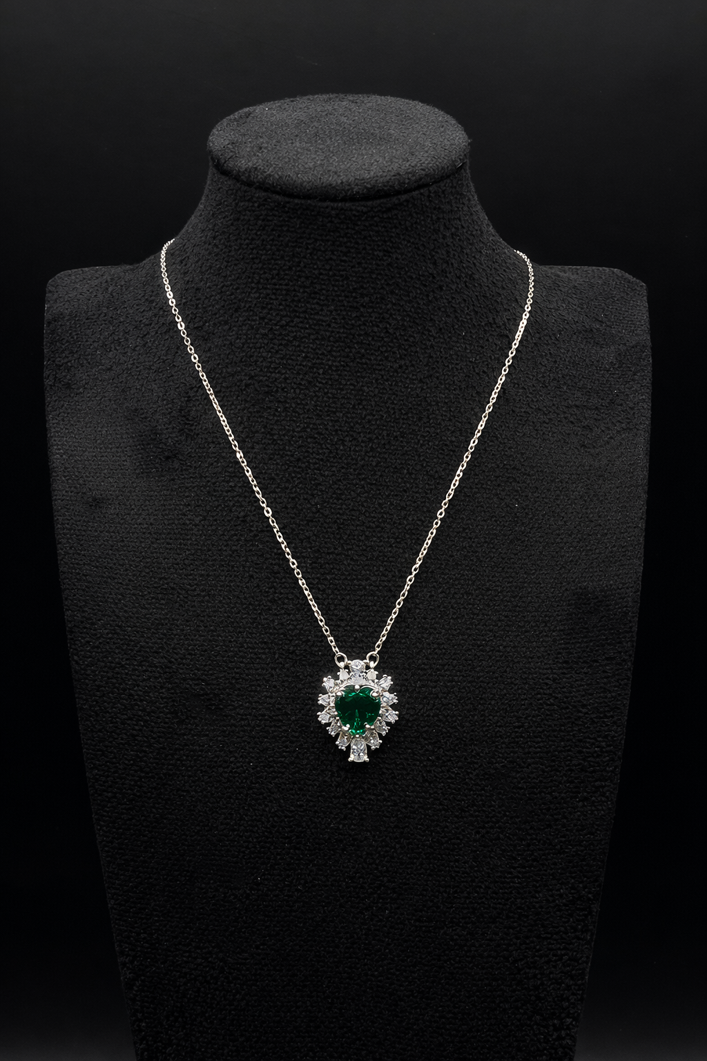 Collana in argento con ciondolo a cuore e zircone verde, realizzata in argento sterling 925 