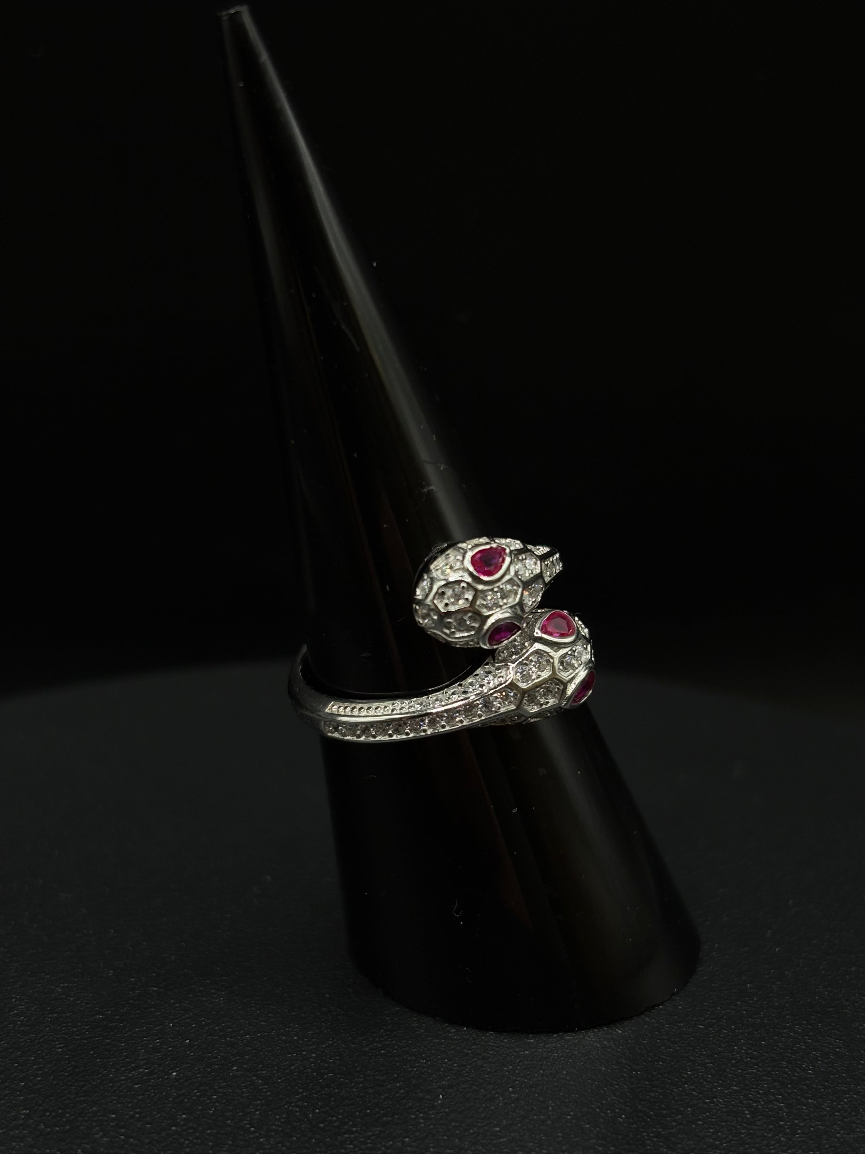 Snake ring made of 925 sterling silver with zircon 