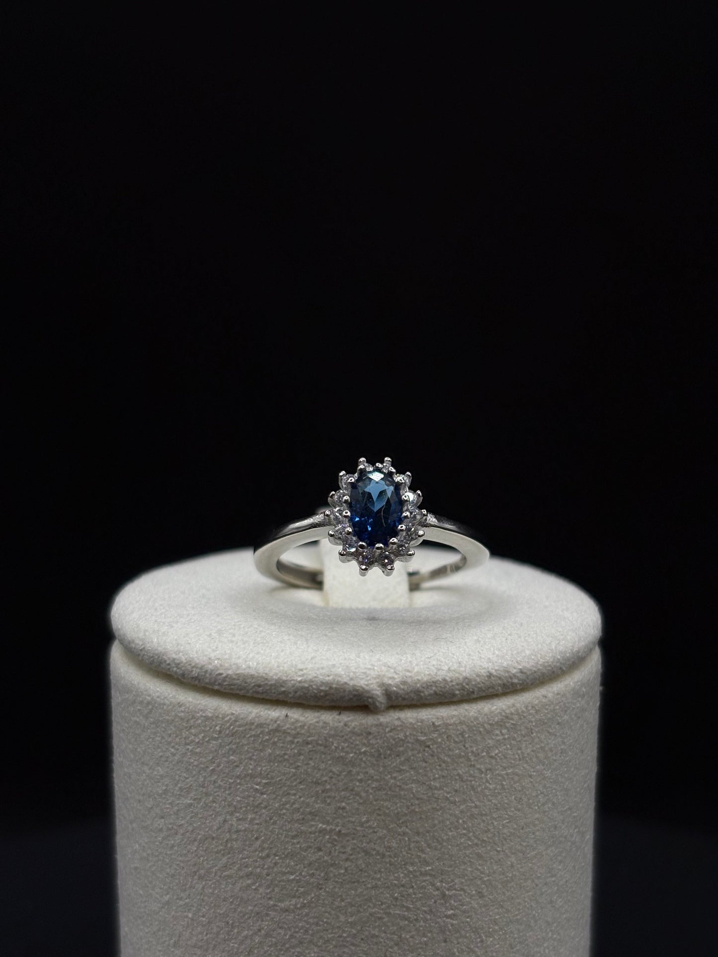 925 sterling silver ring with zircon 