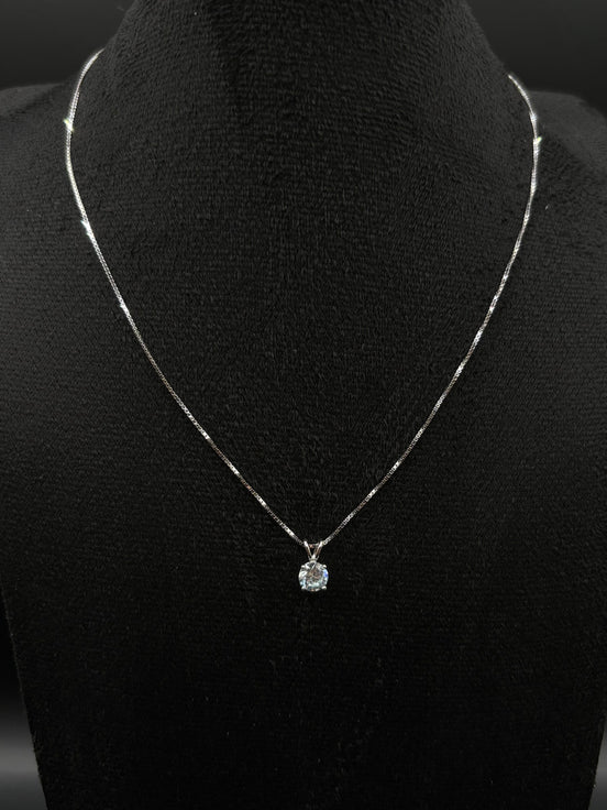Schmuckset aus 925 Sterlin Silber mit hellblauem Zirkon