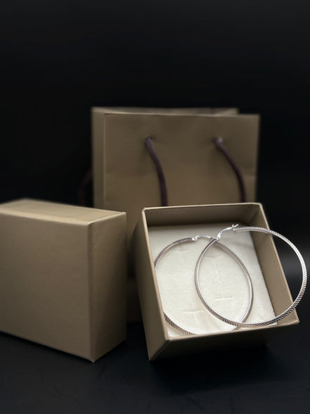 Orecchini a cerchio dalla texture fine in argento sterling 925