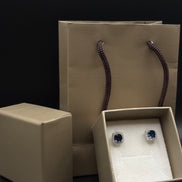 Eleganti orecchini a bottone con zirconi cubici, blu reale