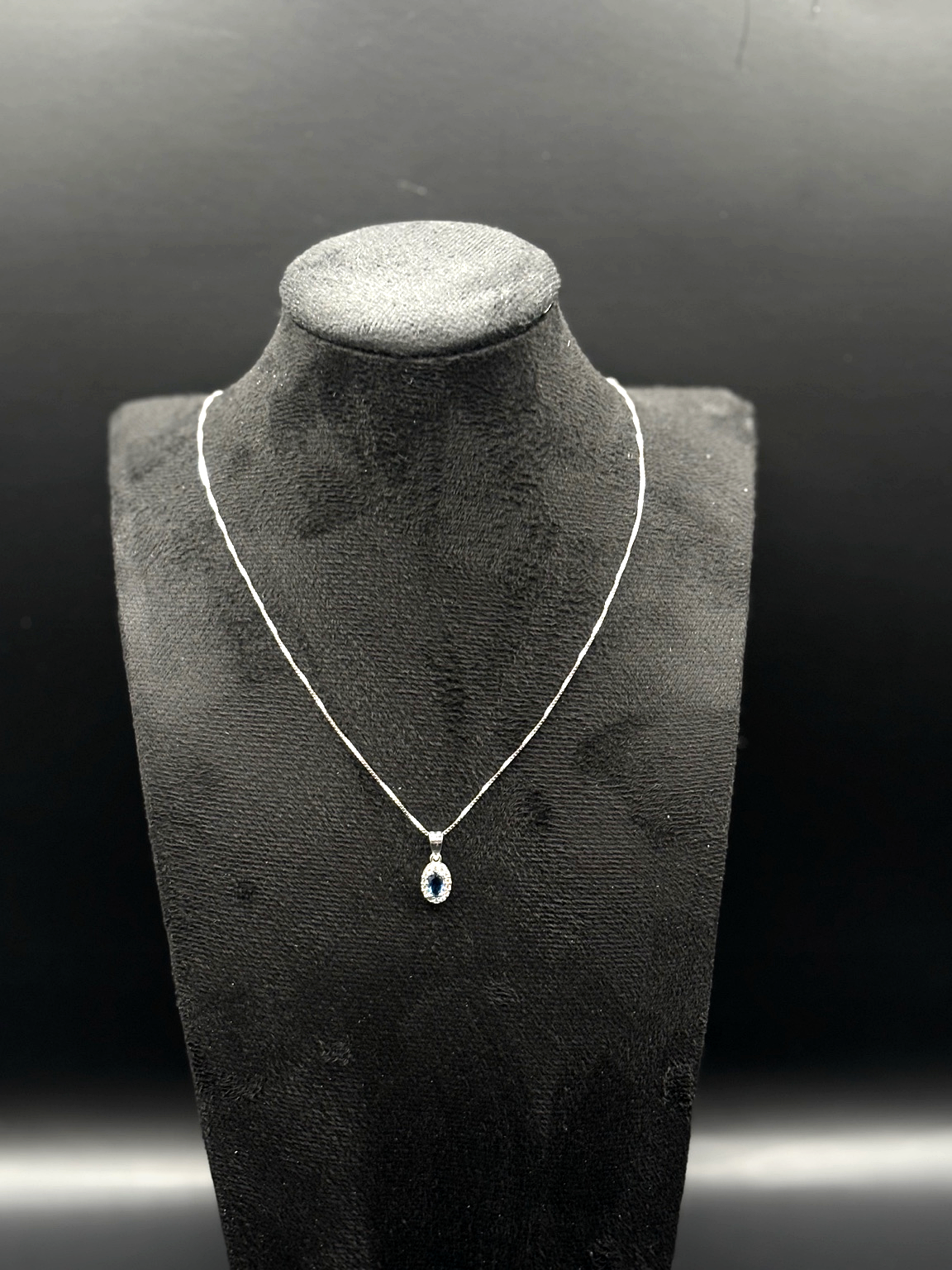 Halskette aus 925 Sterling Silber mit blauem Zirkonia-Anhänger