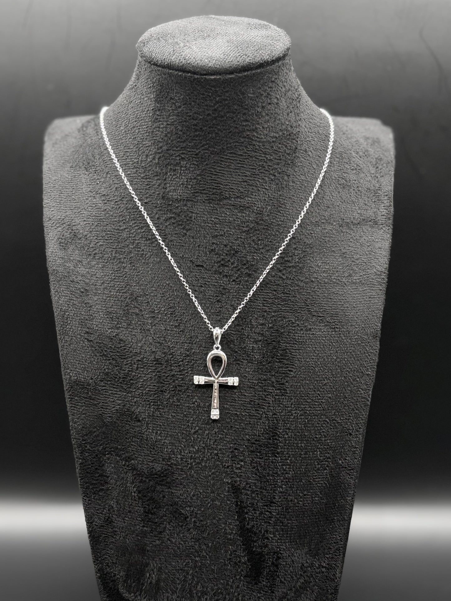 Collana con croce Ankh in argento sterling 925 e zirconi cubici
