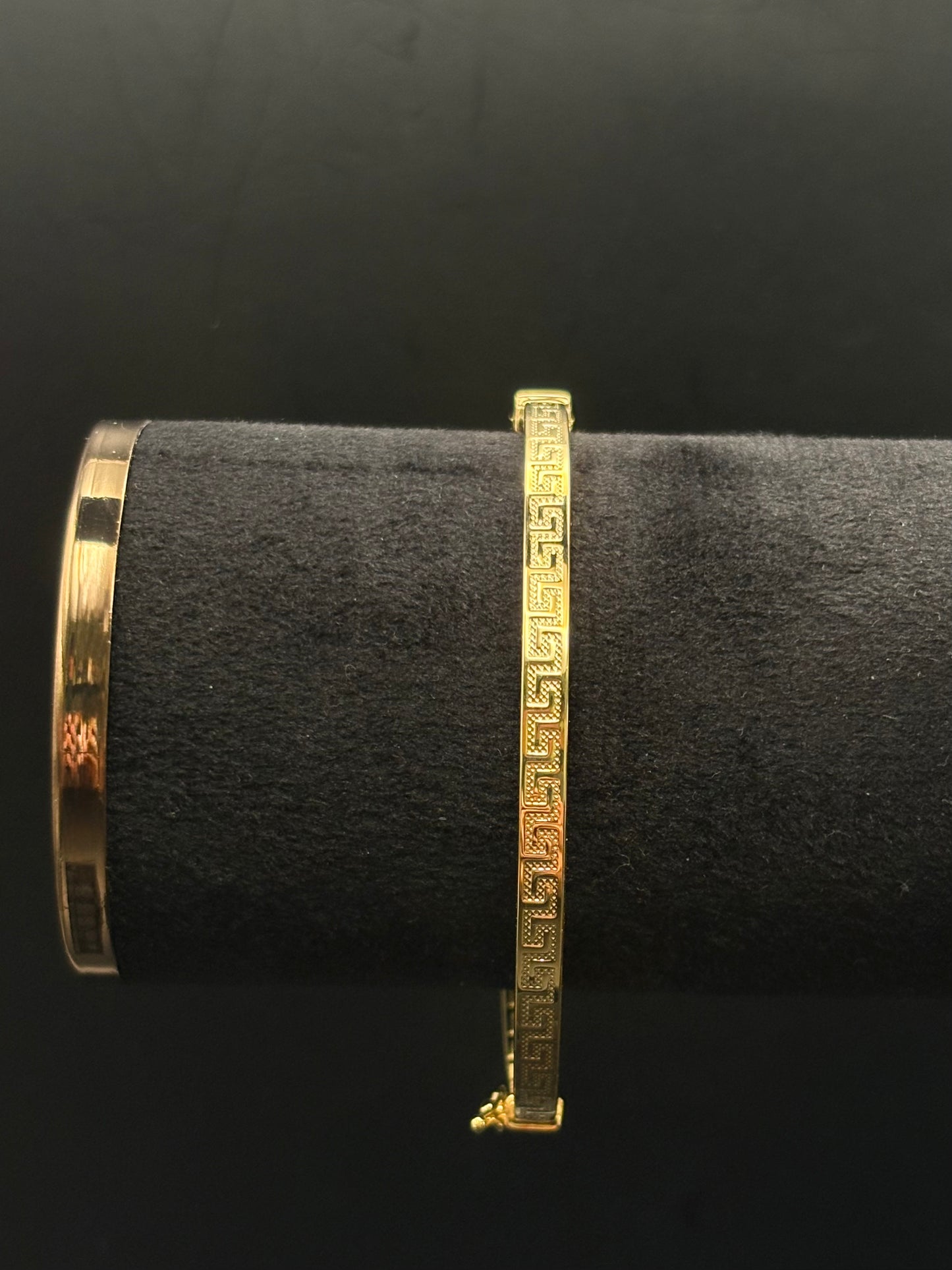 Vergoldeter Armreif aus 925 Sterling Silber mit Mäander-Design