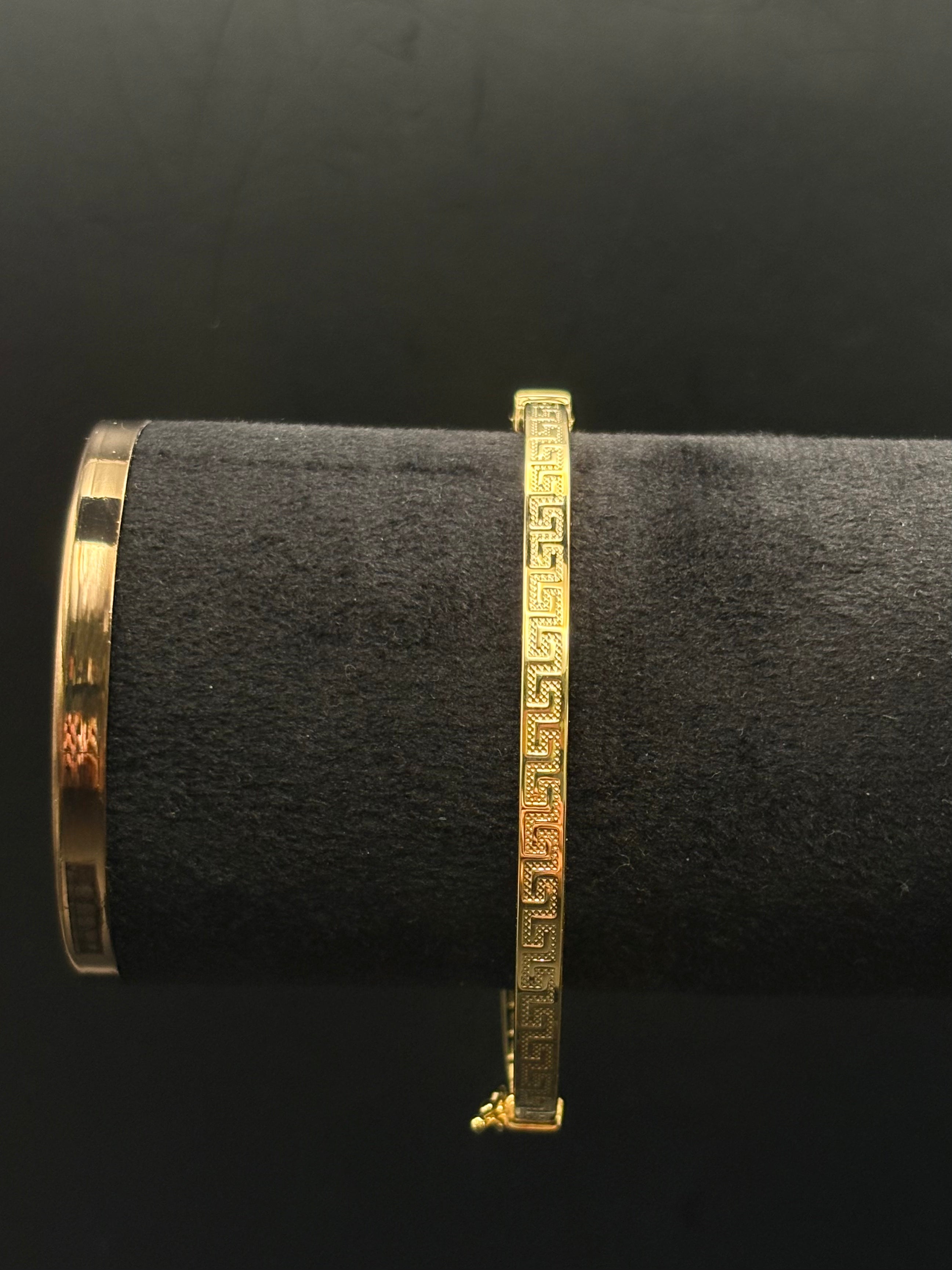 Vergoldeter Armreif aus 925 Sterling Silber mit Mäander-Design